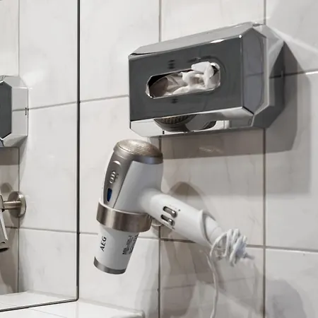 4, Direkt Am Bahnhof Άαχεν