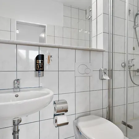 4, Direkt Am Bahnhof *