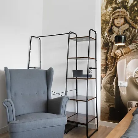 4, Direkt Am Bahnhof