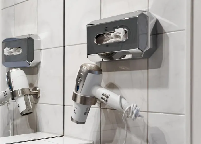 4, Direkt Am Bahnhof Aachen