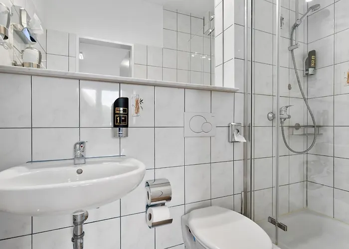 4, Direkt Am Bahnhof *